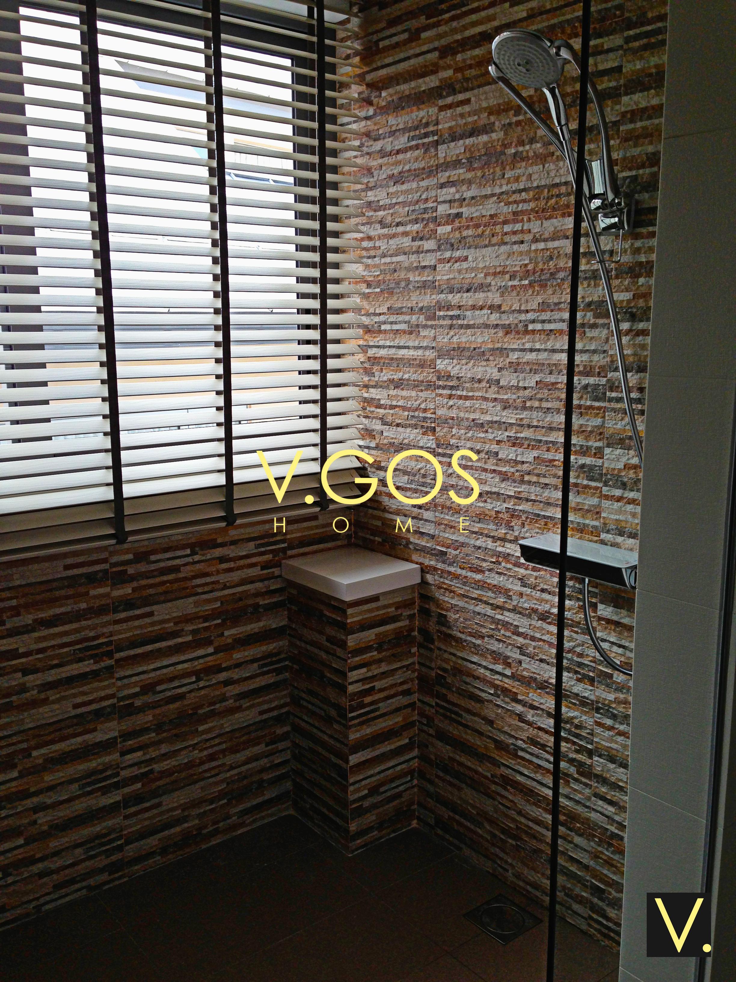 Basewood venetian blind with wooven tape
